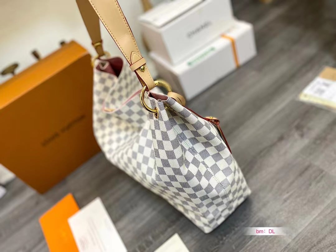 LC573 – Women’s Fashion Bag - Image 4