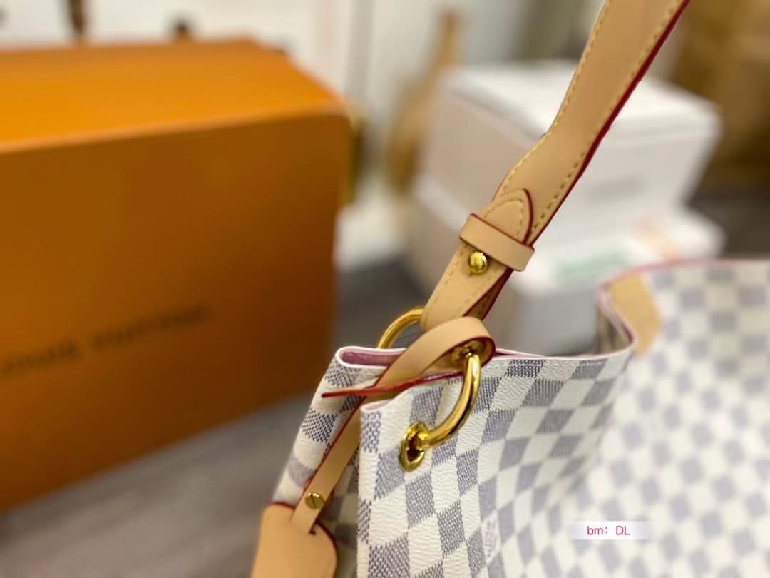 LC573 – Women’s Fashion Bag - Image 6