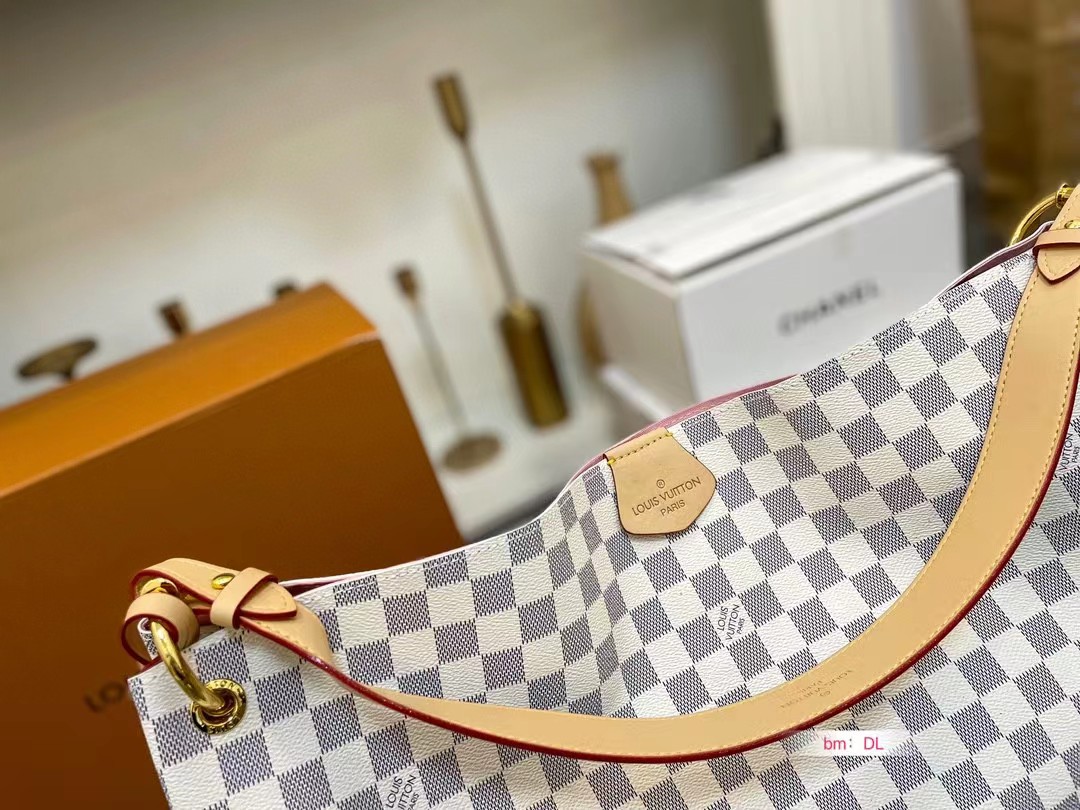 LC573 – Women’s Fashion Bag - Image 5