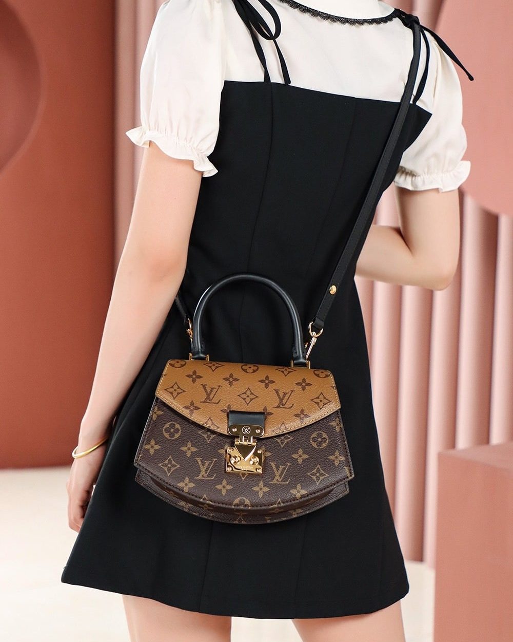 LC708 – Louis Vuitton ??????? M46548 Size 24 cm Top Quality