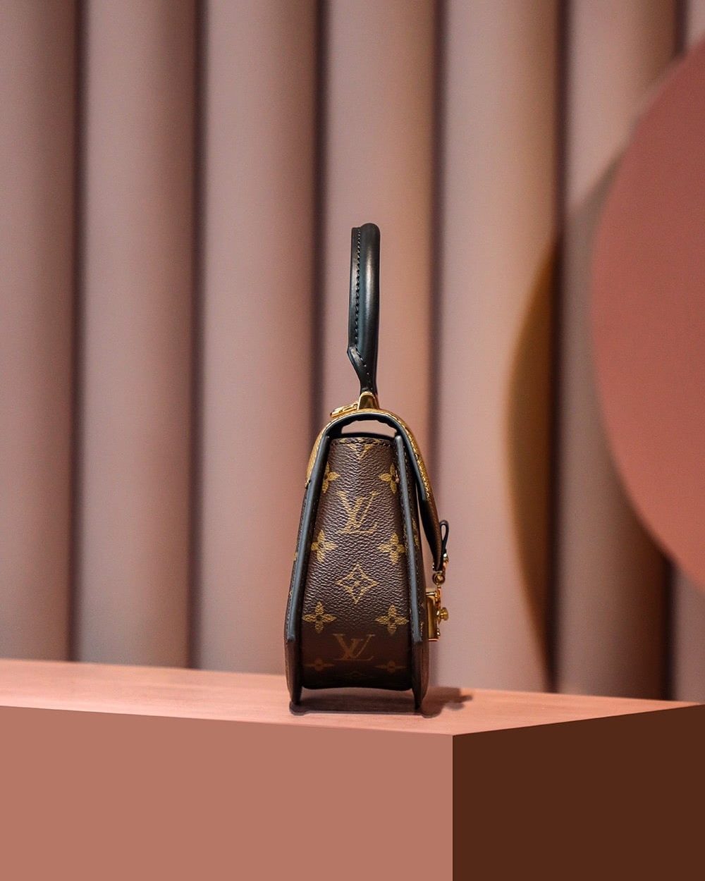 LC708 – Louis Vuitton ??????? M46548 Size 24 cm Top Quality