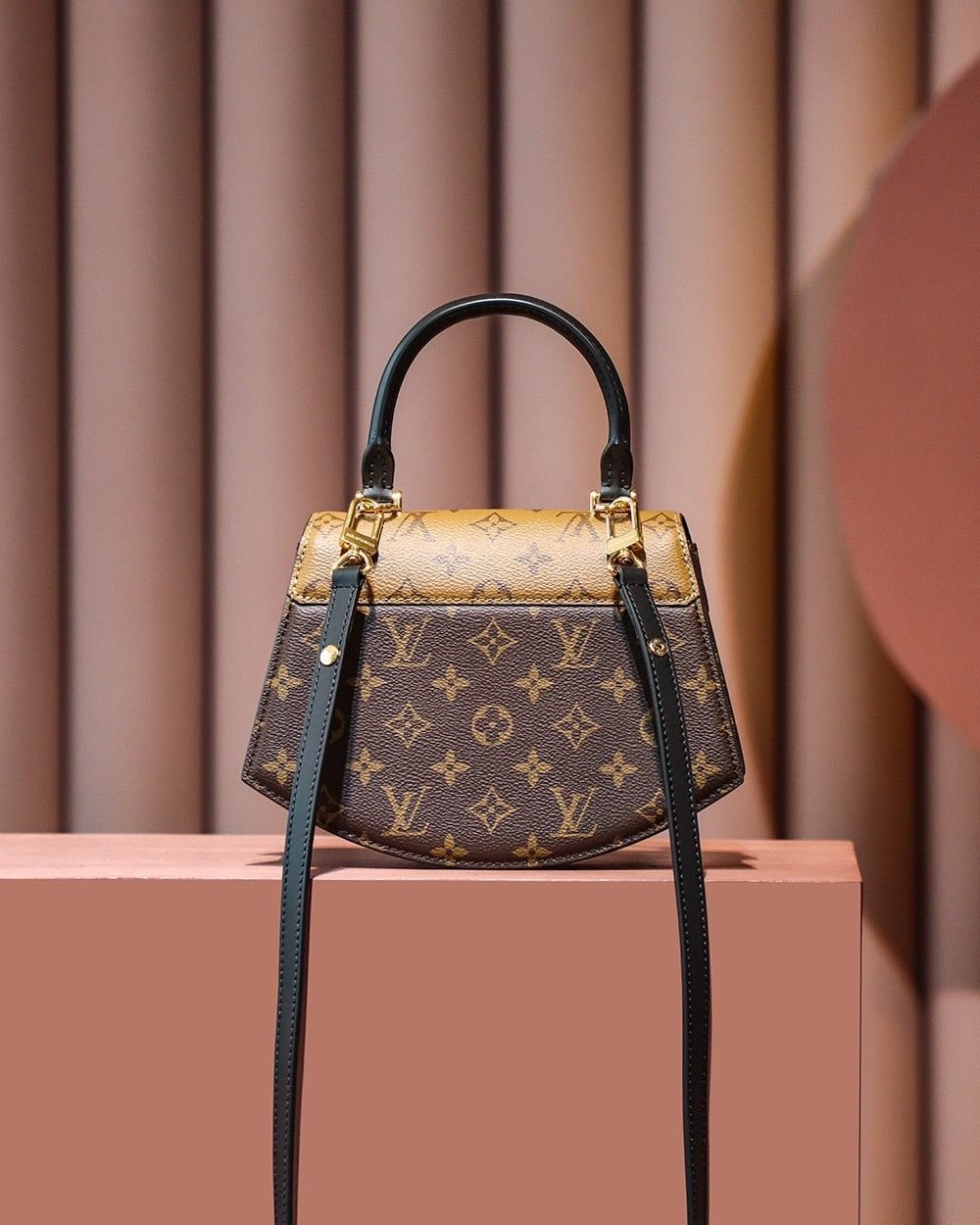 LC708 – Louis Vuitton ??????? M46548 Size 24 cm Top Quality