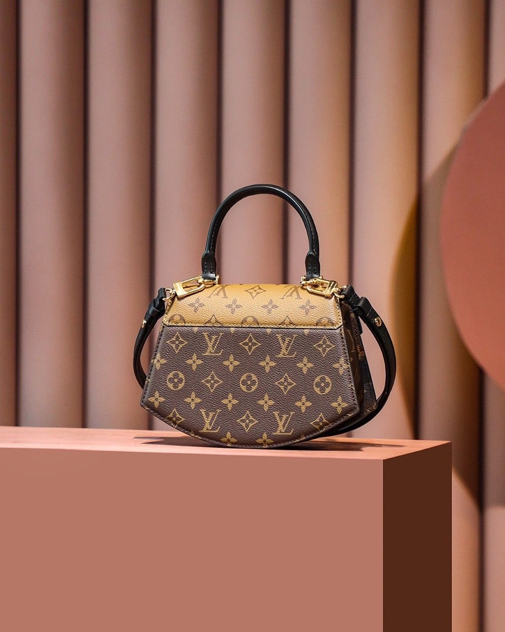 LC708 – Louis Vuitton ??????? M46548 Size 24 cm Top Quality