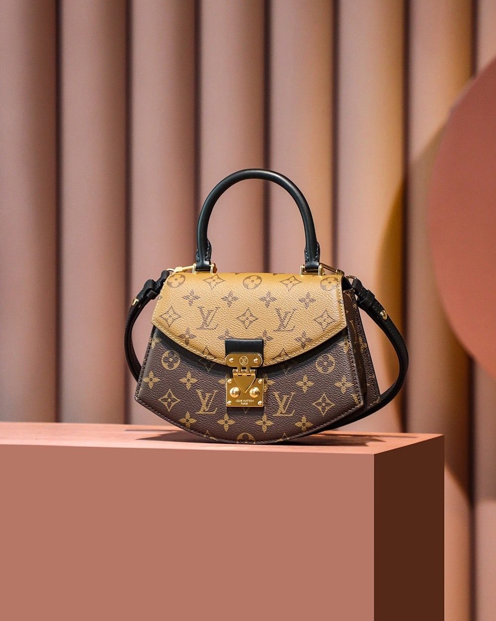 LC708 – Louis Vuitton ??????? M46548 Size 24 cm Top Quality