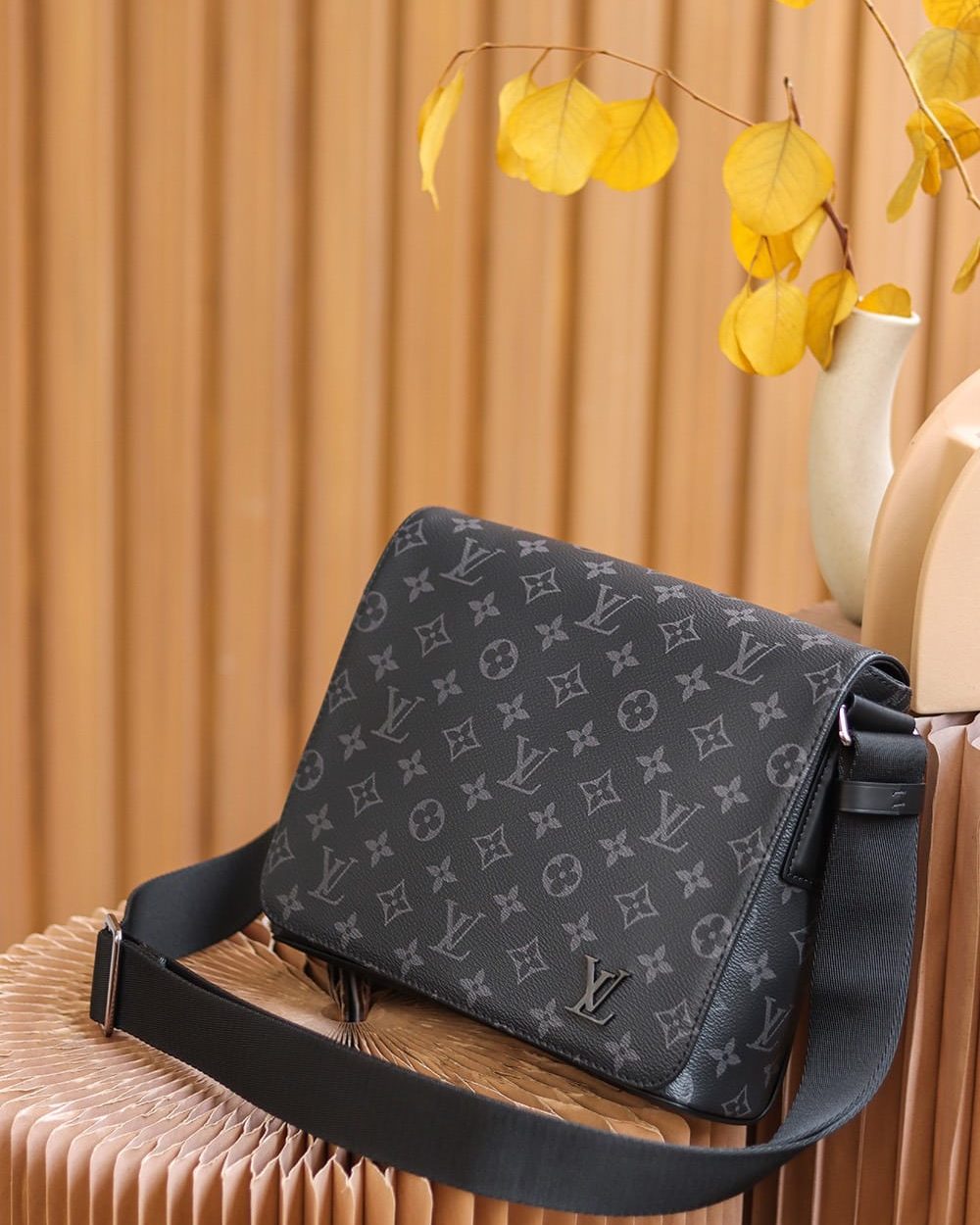 LC709 – Louis Vuitton ???????? M44000 Size 25 cm Top Quality