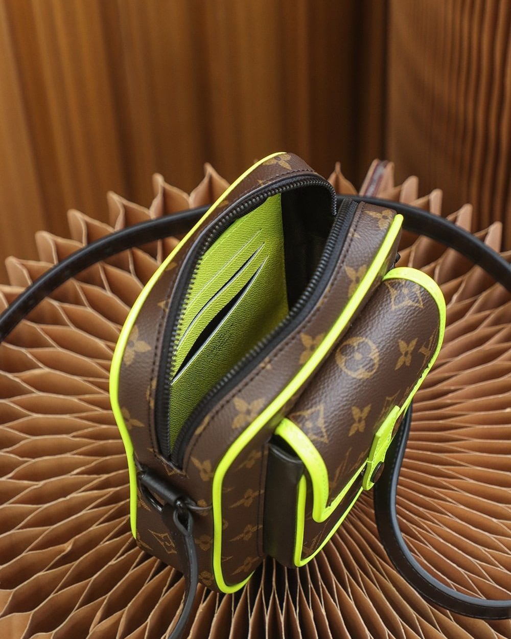 LC712 – Louis Vuitton ??????????? M69404 Top Quality