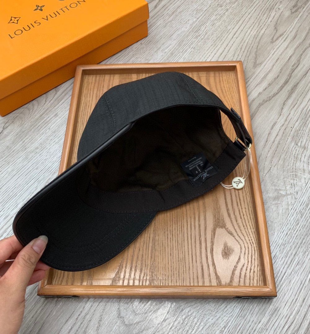 Louis Vuitton Be My Cap In Black