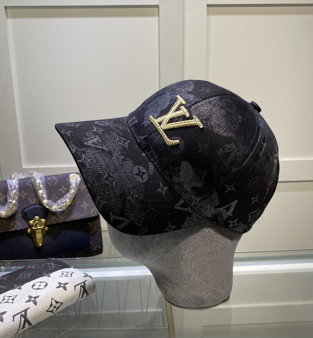 Louis Vuitton Be My Cap In Black