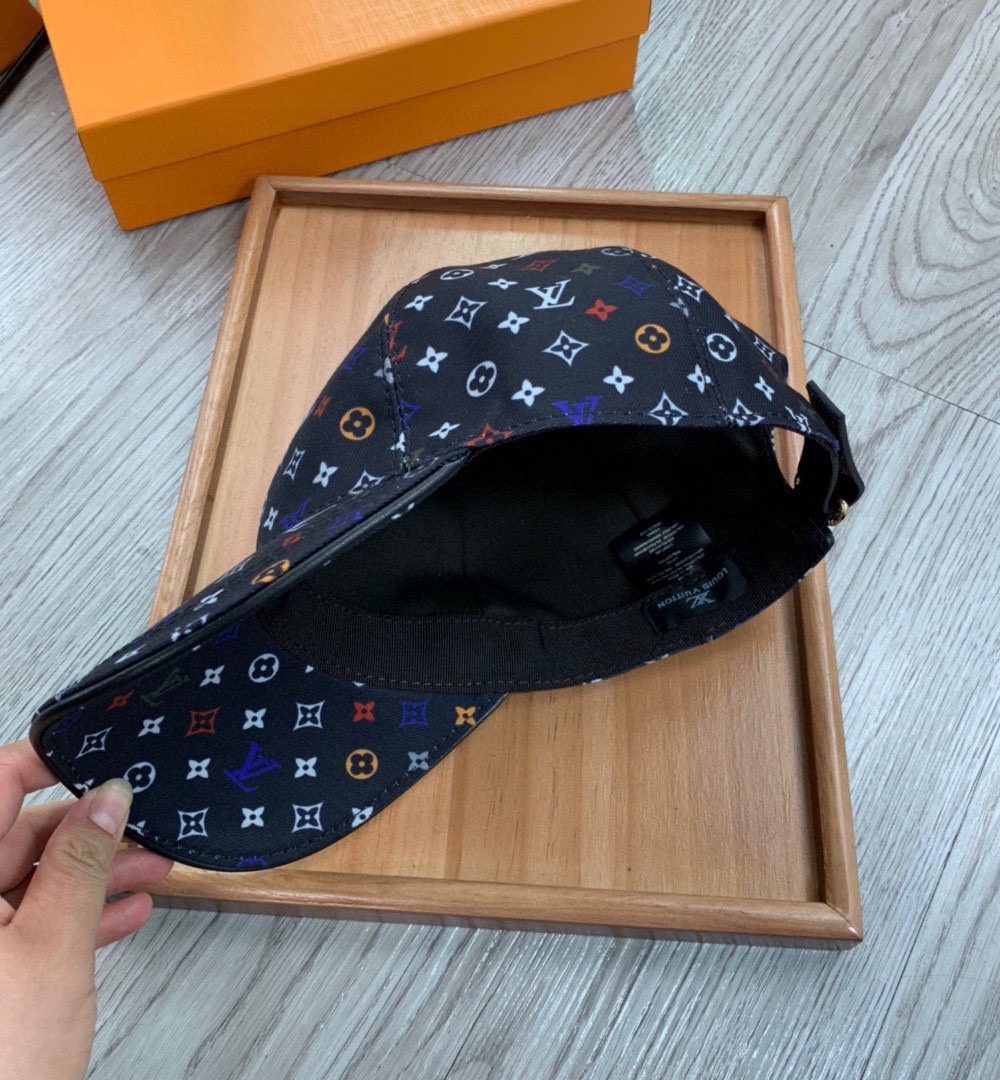 Louis Vuitton Be My Cap In Black