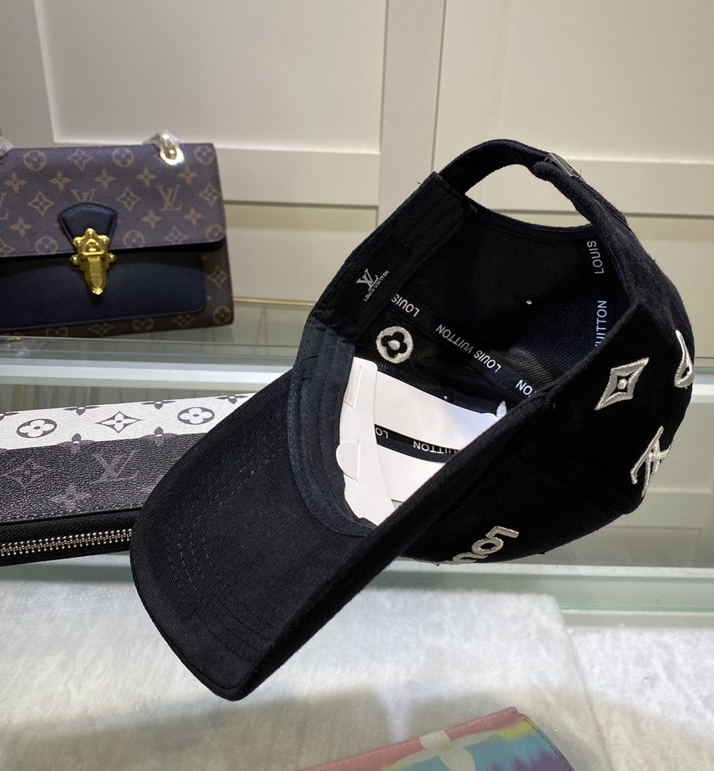 Louis Vuitton Be My Cap In Black