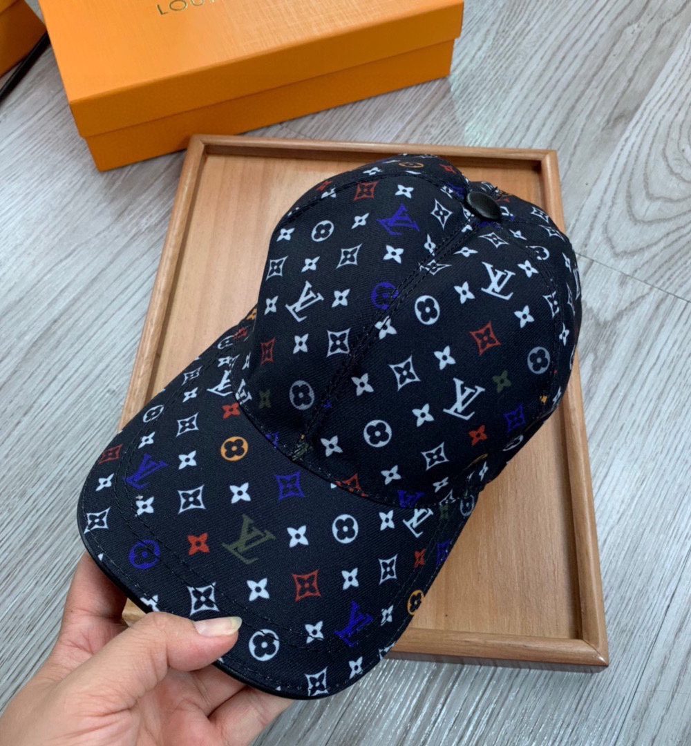 Louis Vuitton Be My Cap In Black