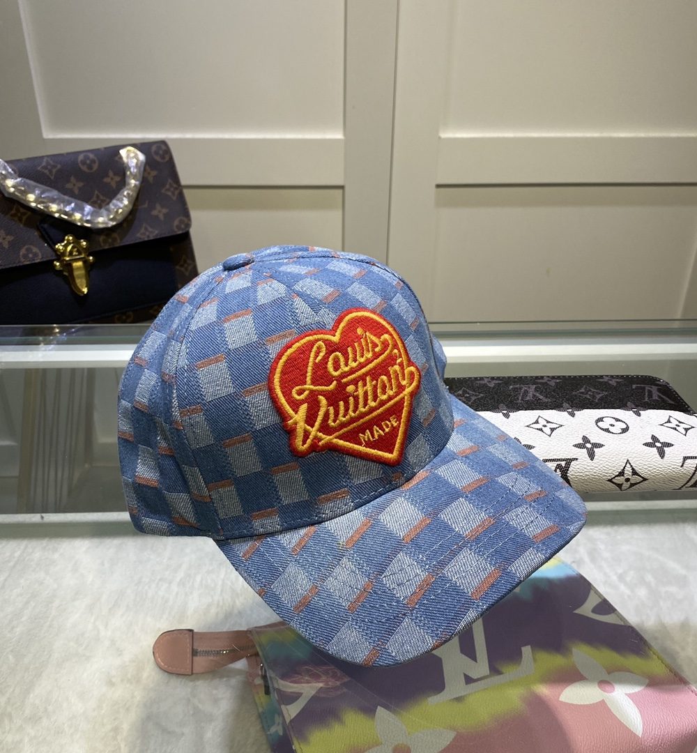 Louis Vuitton Be My Cap In Blue