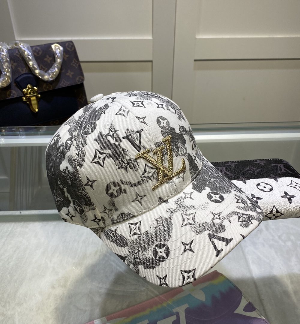 Louis Vuitton Be My Cap In Grey