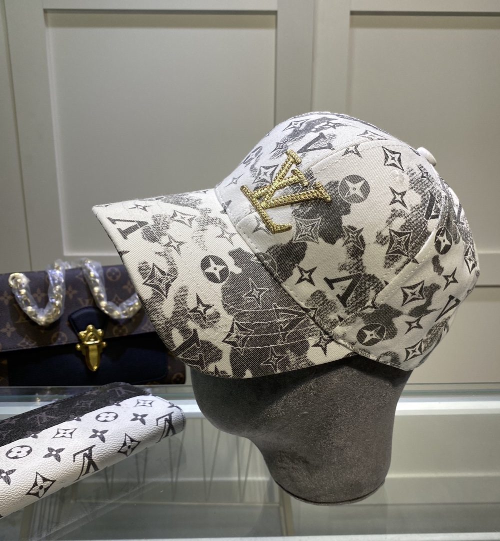 Louis Vuitton Be My Cap In Grey