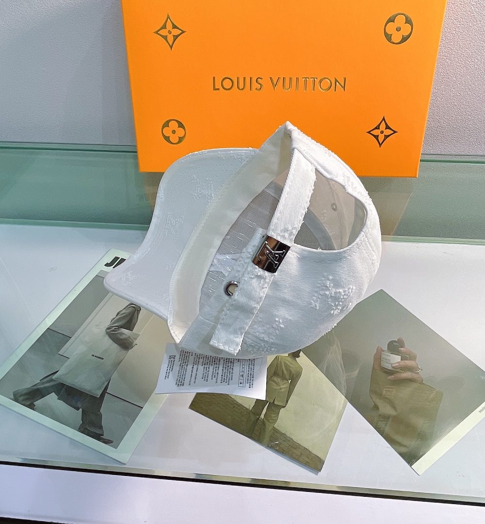 Louis Vuitton Be My Cap In White