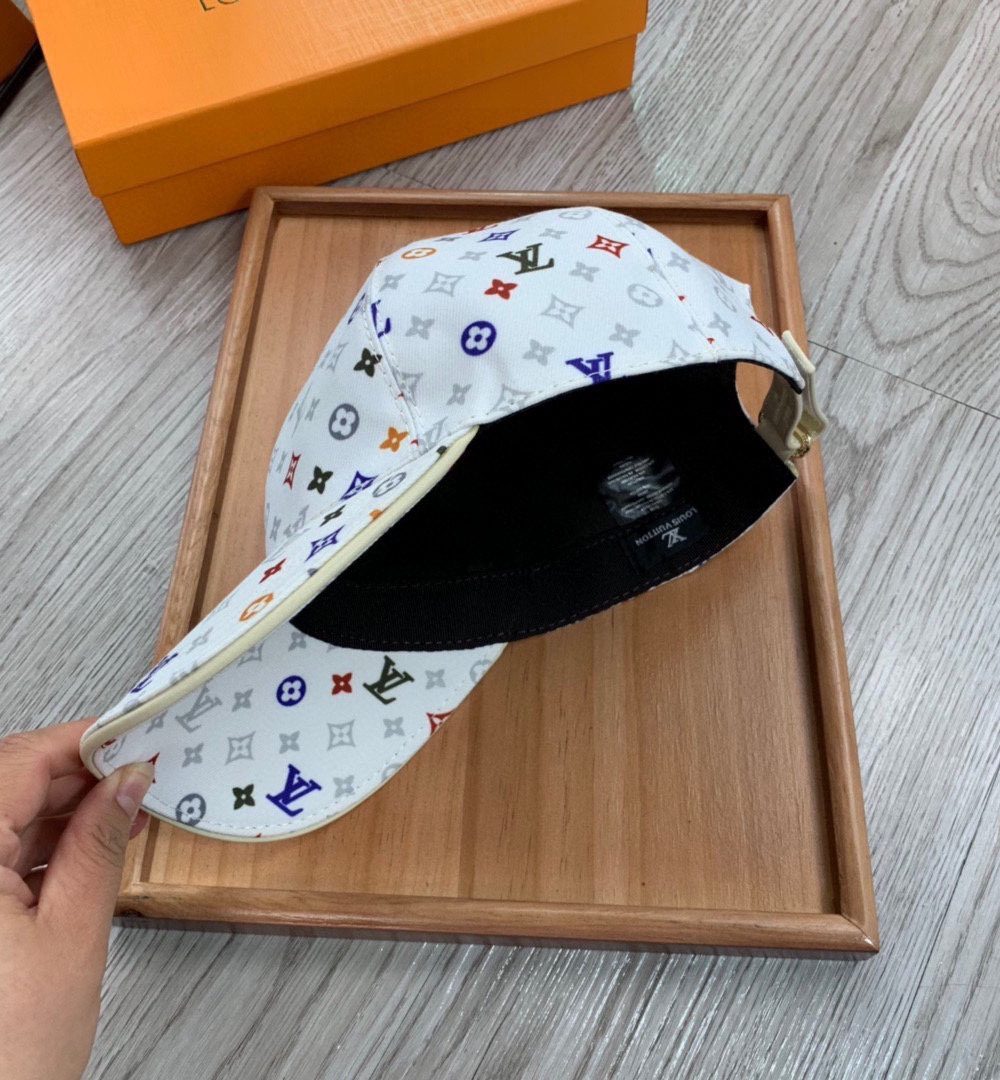 Louis Vuitton Be My Cap In White