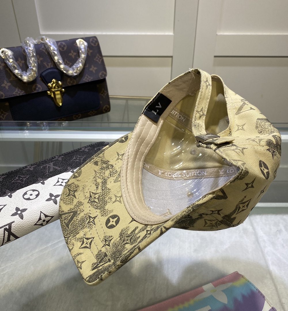 Louis Vuitton Be My Cap In Yellow