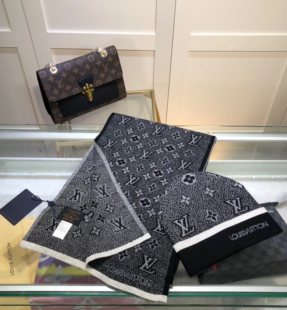 Louis Vuitton Beanie & Scarf Set In Black 