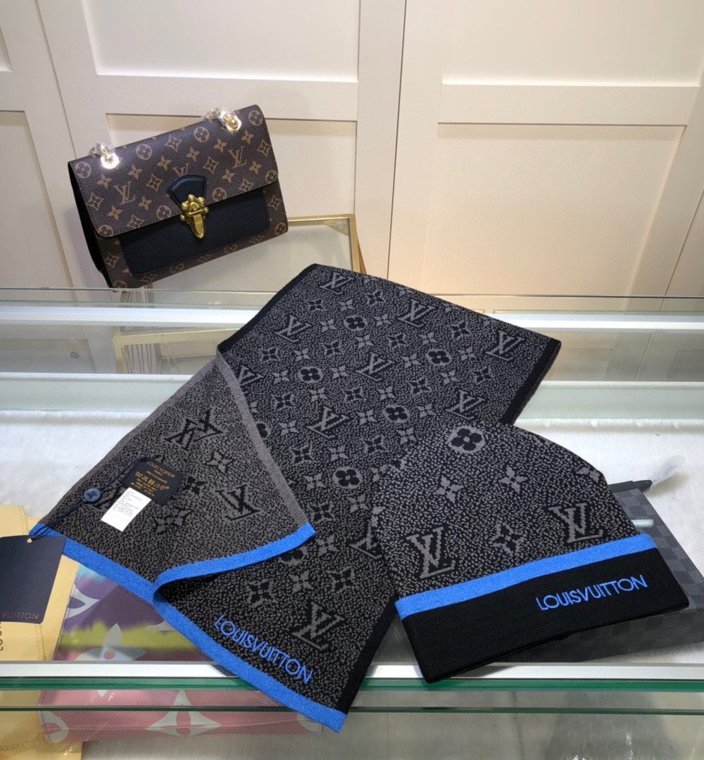 Louis Vuitton Beanie & Scarf Set In Black 
