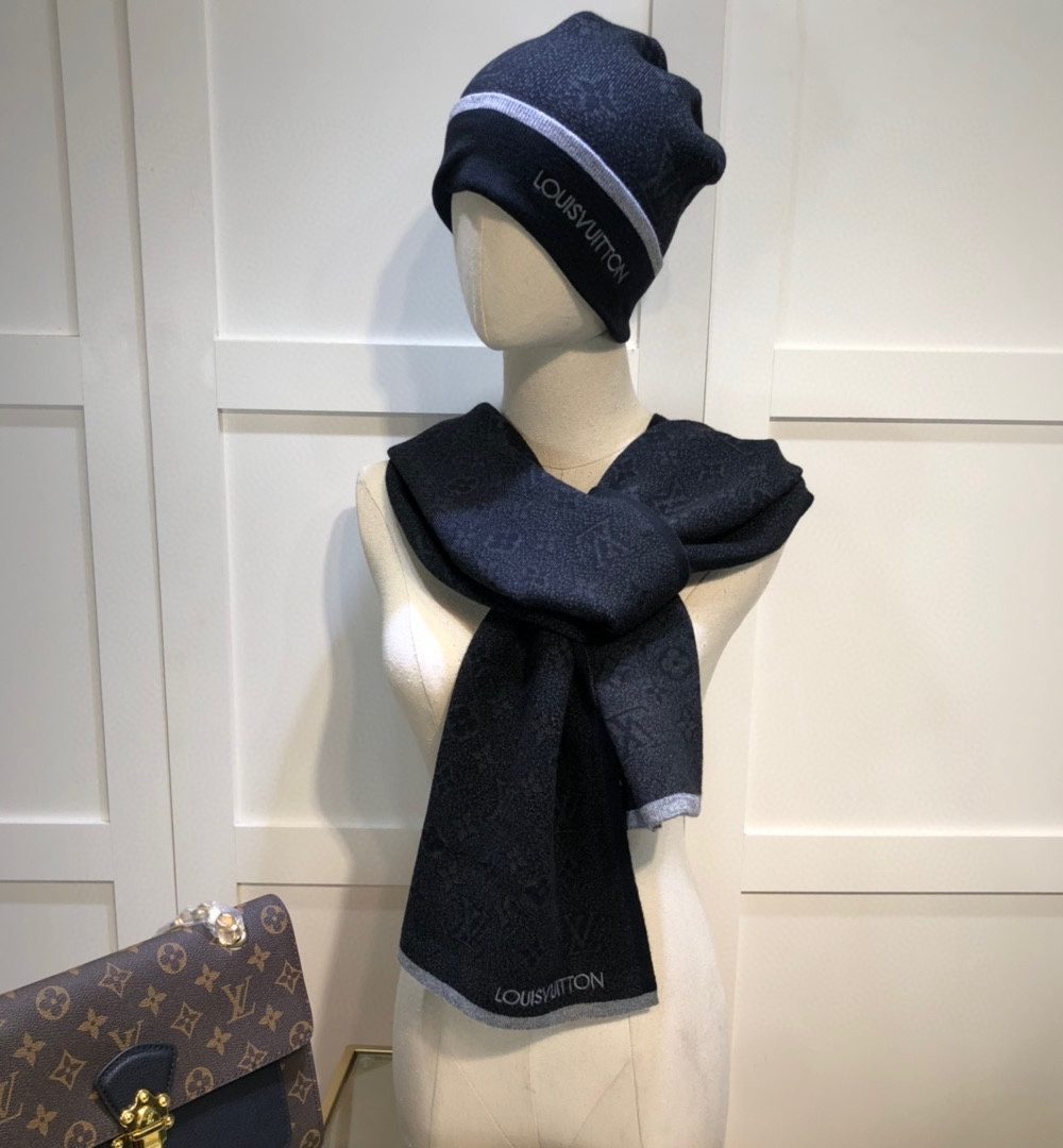 Louis Vuitton Beanie & Scarf Set In Black 