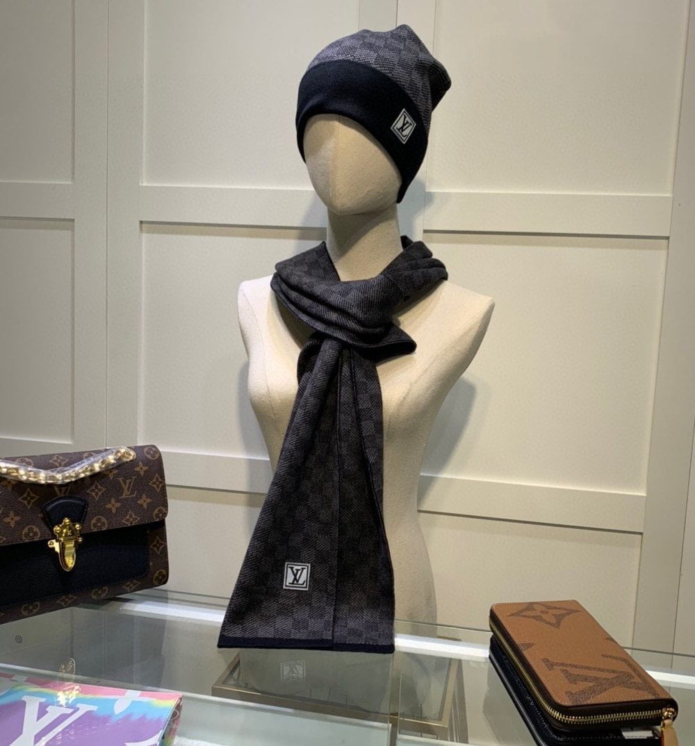 Louis Vuitton Beanie & Scarf Set In Black