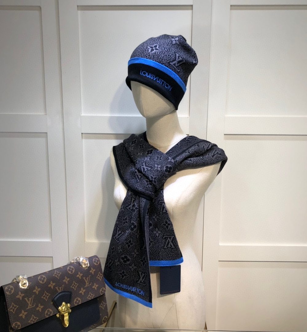 Louis Vuitton Beanie & Scarf Set In Black 