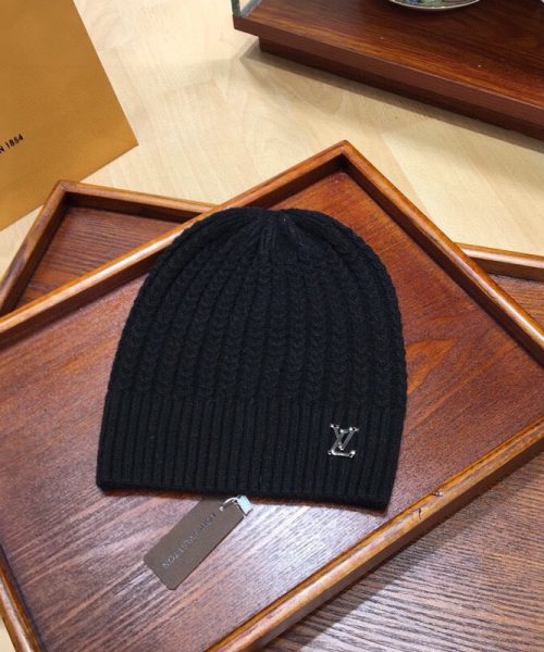 Louis Vuitton Beanie & Scarf Set In Black 