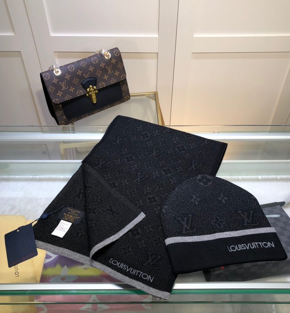 Louis Vuitton Beanie & Scarf Set In Black 
