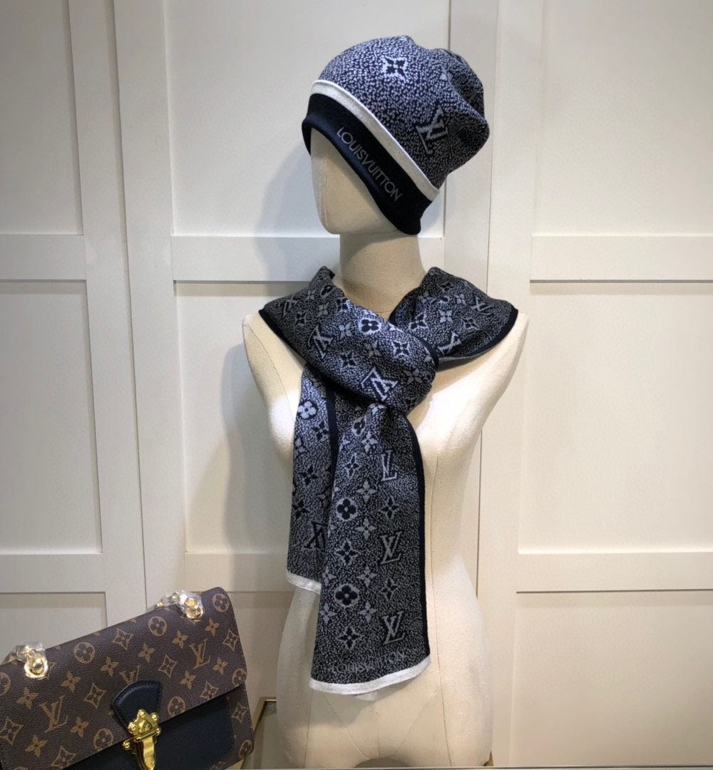 Louis Vuitton Beanie & Scarf Set In Black 