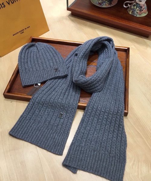 Louis Vuitton Beanie & Scarf Set In Grey 