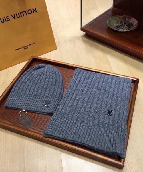 Louis Vuitton Beanie & Scarf Set In Grey 