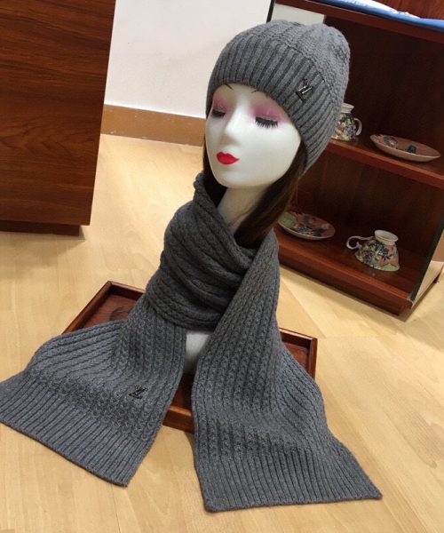 Louis Vuitton Beanie & Scarf Set In Grey 