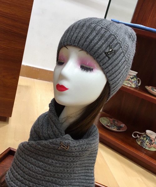 Louis Vuitton Beanie & Scarf Set In Grey 