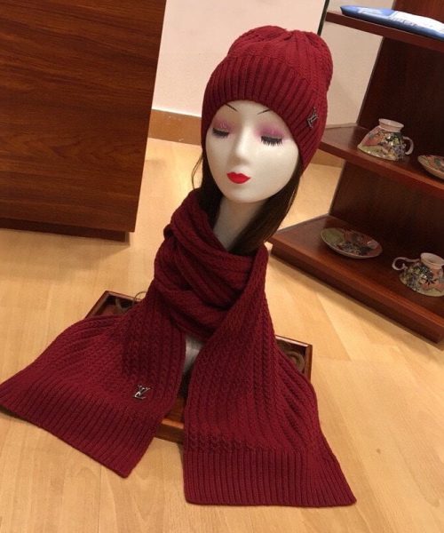 Louis Vuitton Beanie & Scarf Set In Red 