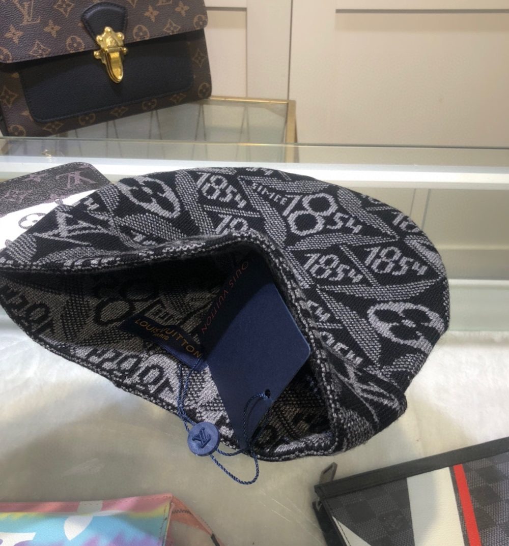 Louis Vuitton Beanie In Black LV Headwear