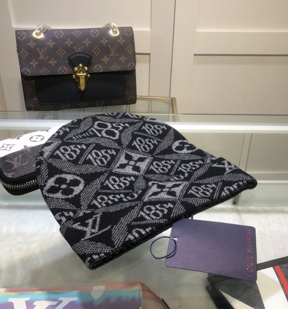 Louis Vuitton Beanie In Black LV Headwear