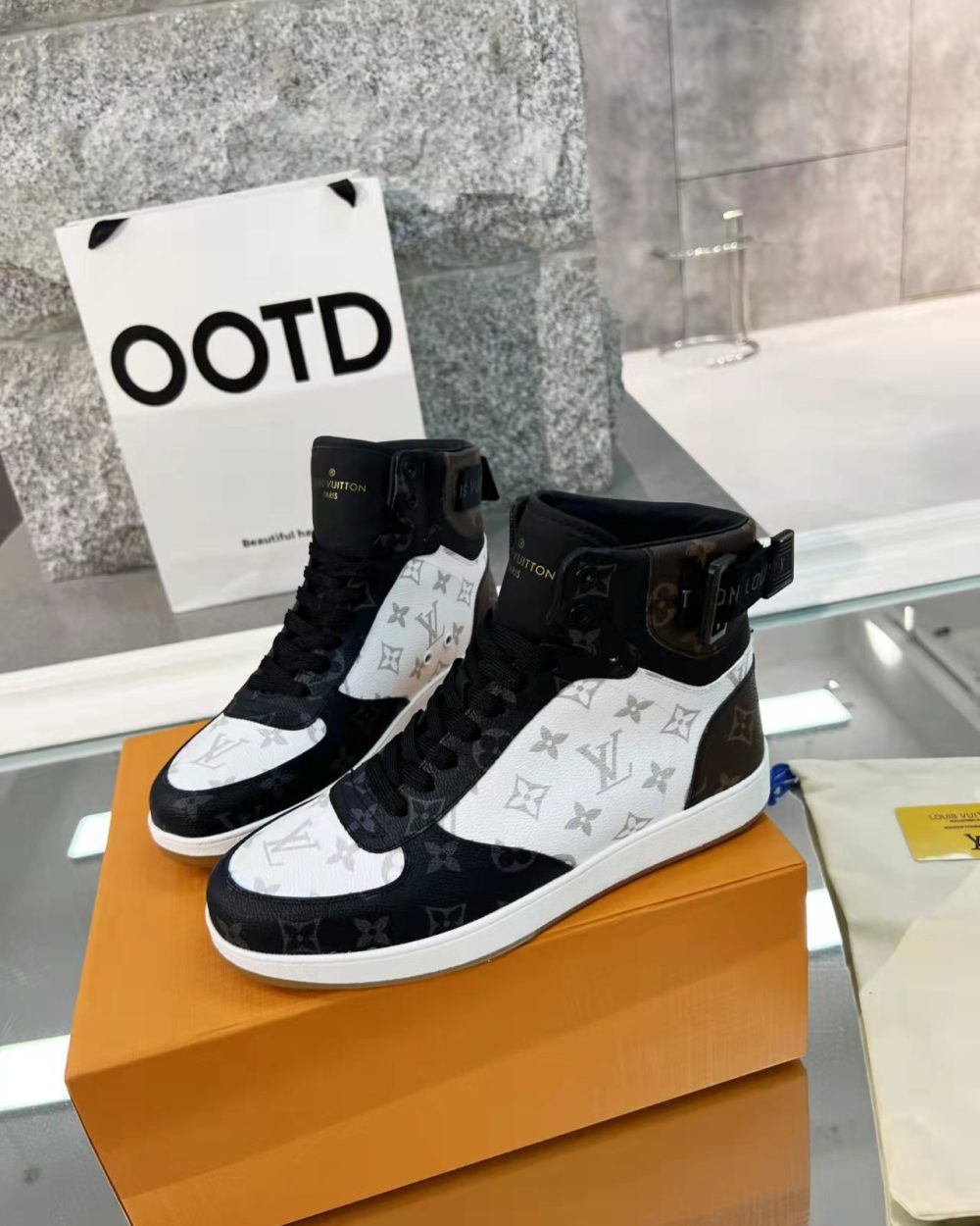 Louis Vuitton Boombox Sneaker Boot Patent Monogram Material Black/White For Women LV