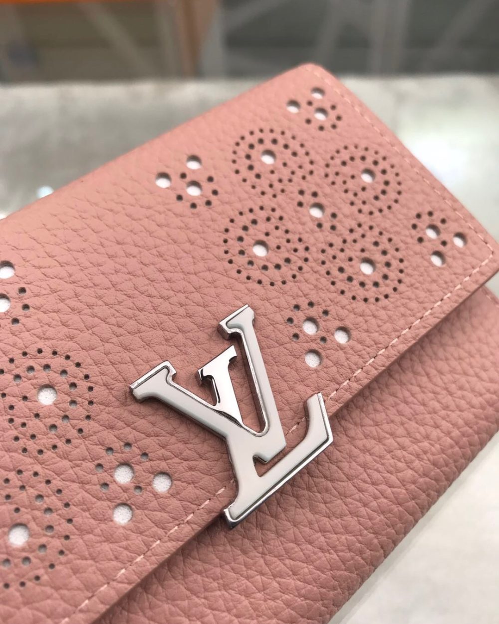 1:1 Replica Louis Vuitton Capucines Sweet Brogues Taurillon Pink For Women, Women's Wallets 5.3in/13.5cm LV 