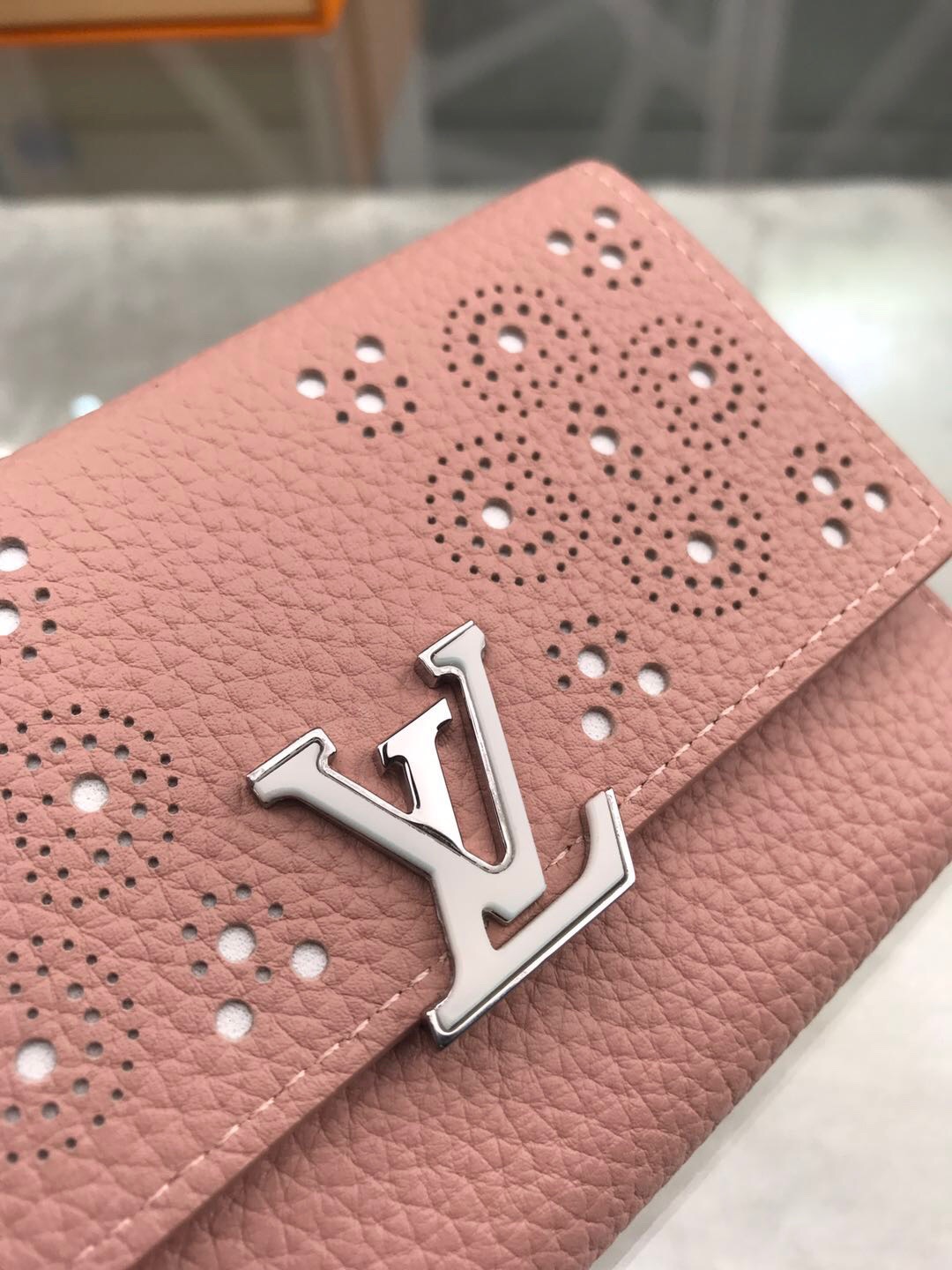 1:1 Replica Louis Vuitton Capucines Sweet Brogues Taurillon Pink For Women, Women's Wallets 5.3in/13.5cm LV - Image 9