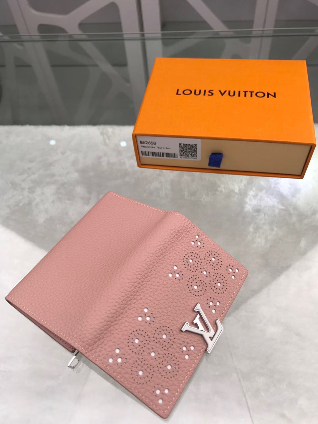 1:1 Replica Louis Vuitton Capucines Sweet Brogues Taurillon Pink For Women, Women's Wallets 5.3in/13.5cm LV - Image 5