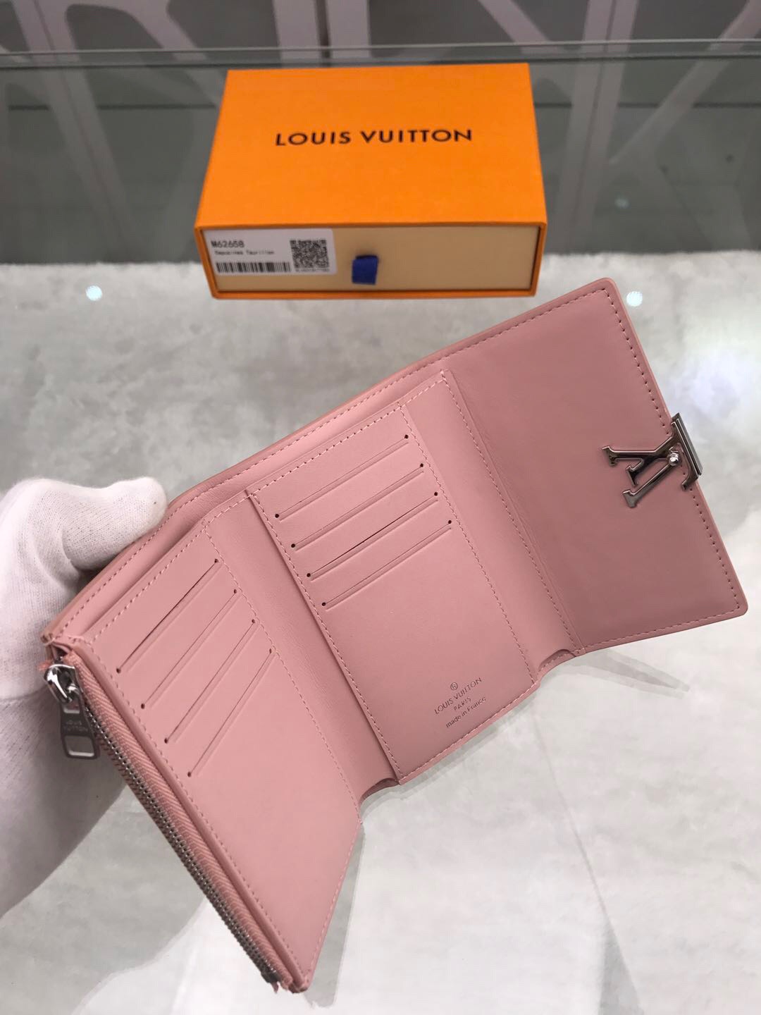 1:1 Replica Louis Vuitton Capucines Sweet Brogues Taurillon Pink For Women, Women's Wallets 5.3in/13.5cm LV - Image 6