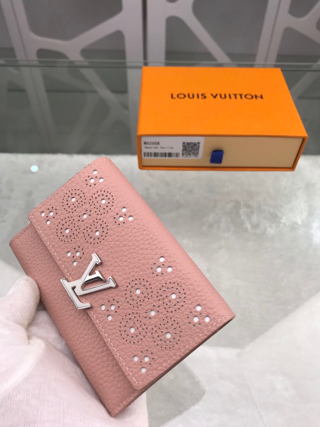 1:1 Replica Louis Vuitton Capucines Sweet Brogues Taurillon Pink For Women, Women's Wallets 5.3in/13.5cm LV - Image 3
