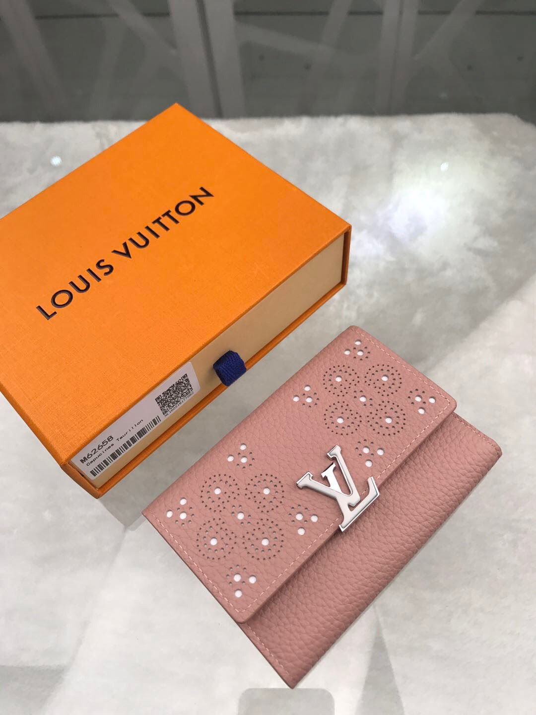 1:1 Replica Louis Vuitton Capucines Sweet Brogues Taurillon Pink For Women, Women's Wallets 5.3in/13.5cm LV