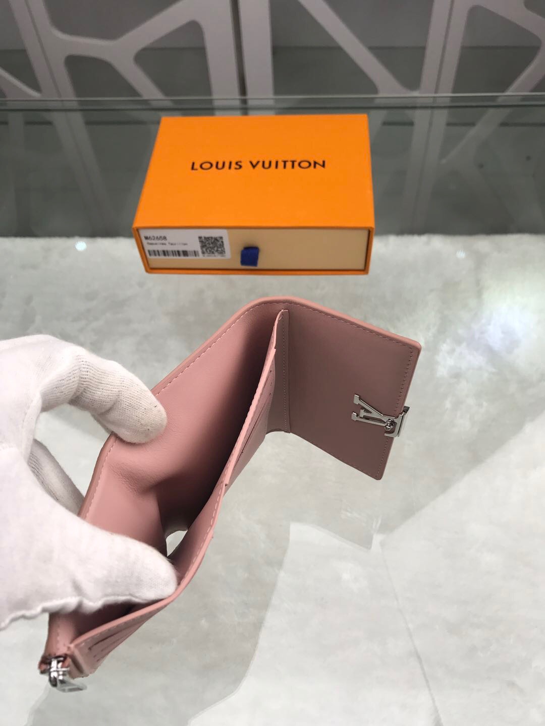 1:1 Replica Louis Vuitton Capucines Sweet Brogues Taurillon Pink For Women, Women's Wallets 5.3in/13.5cm LV - Image 4