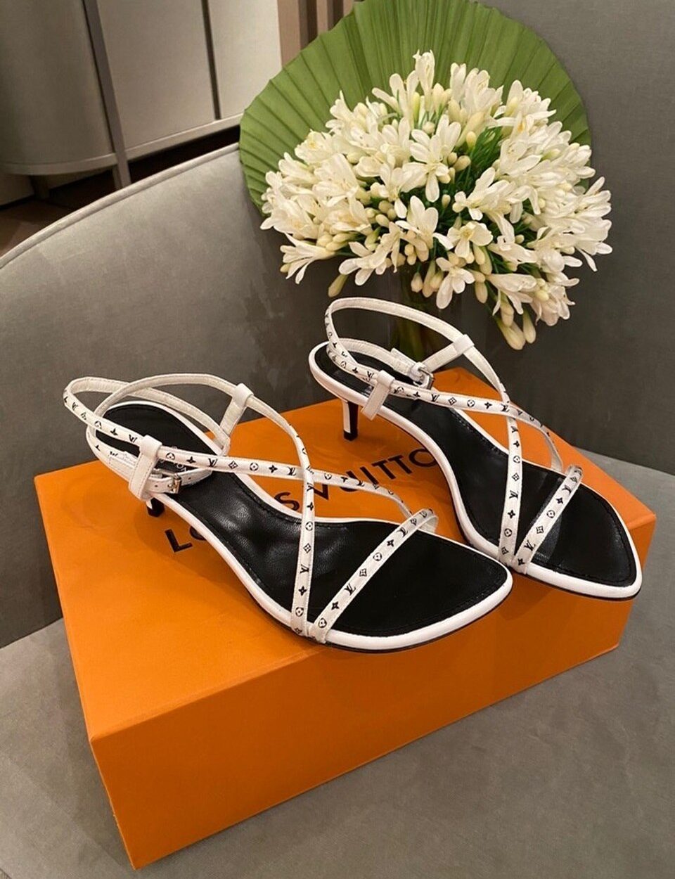 Louis Vuitton Citizen Sandals Calfskin Leather Spring/Summer Collection 1A7RYA White