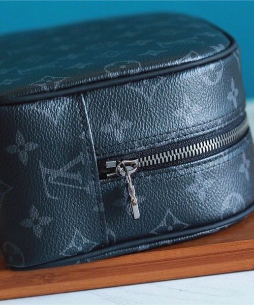 1:1 Replica Louis Vuitton Cosmetic Pouch Monogram Eclipse For Women, Women's Wallets 6.7in/17cm LV M60024