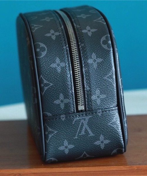 1:1 Replica Louis Vuitton Cosmetic Pouch Monogram Eclipse For Women, Women's Wallets 6.7in/17cm LV M60024