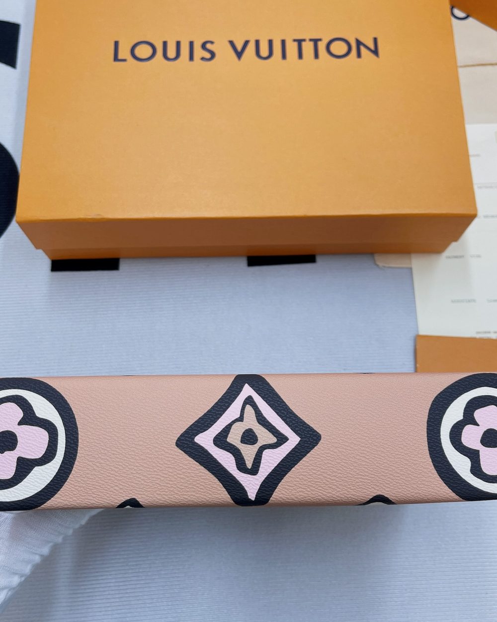 1:1 Replica Louis Vuitton Cosmetic Toiletry Pouch 26 Waxed Monogram Canvas Beige  For Women, Women's Wallets 9.8in/25cm LV M80752