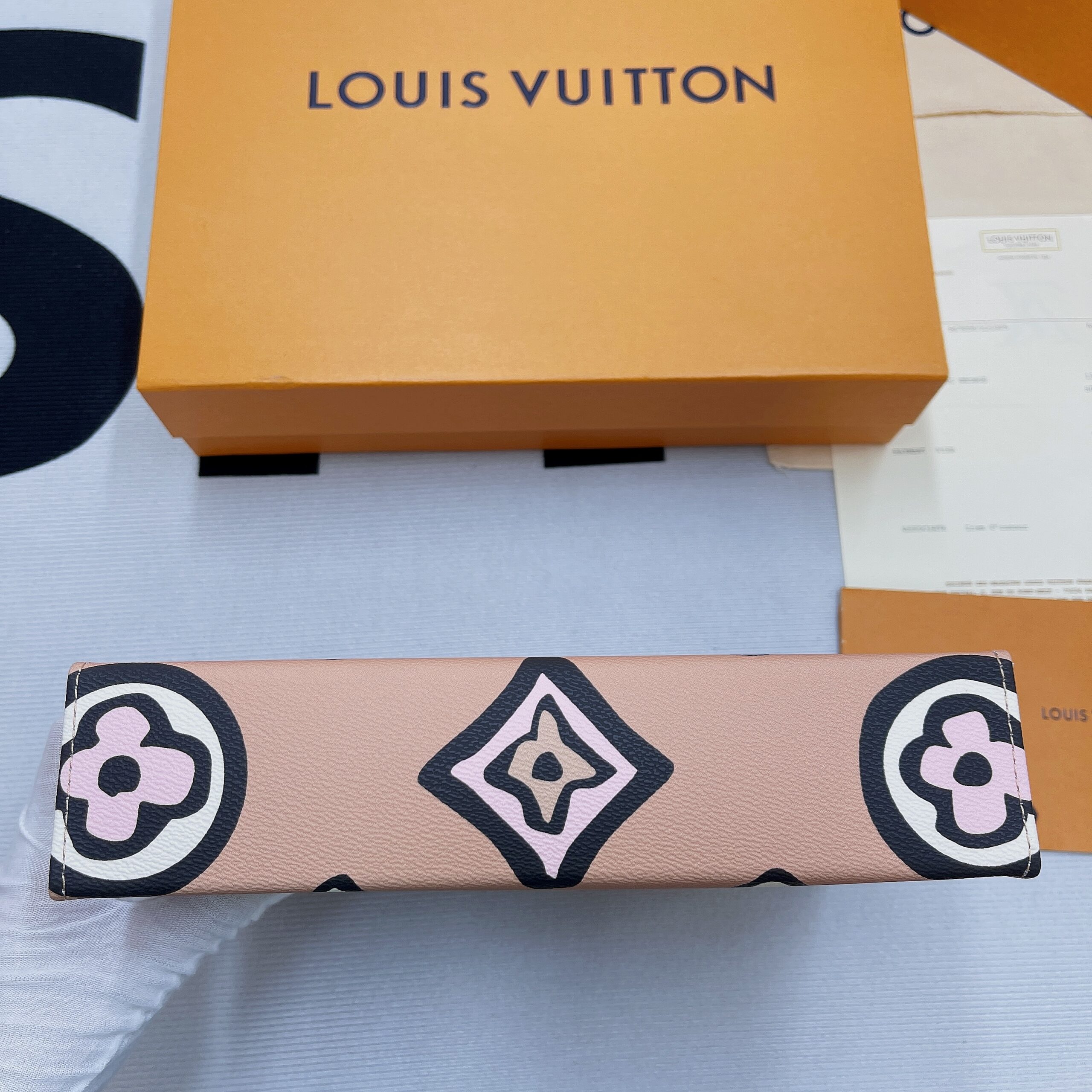 1:1 Replica Louis Vuitton Cosmetic Toiletry Pouch 26 Waxed Monogram Canvas Beige For Women, Women's Wallets 9.8in/25cm LV M80752 - Image 11