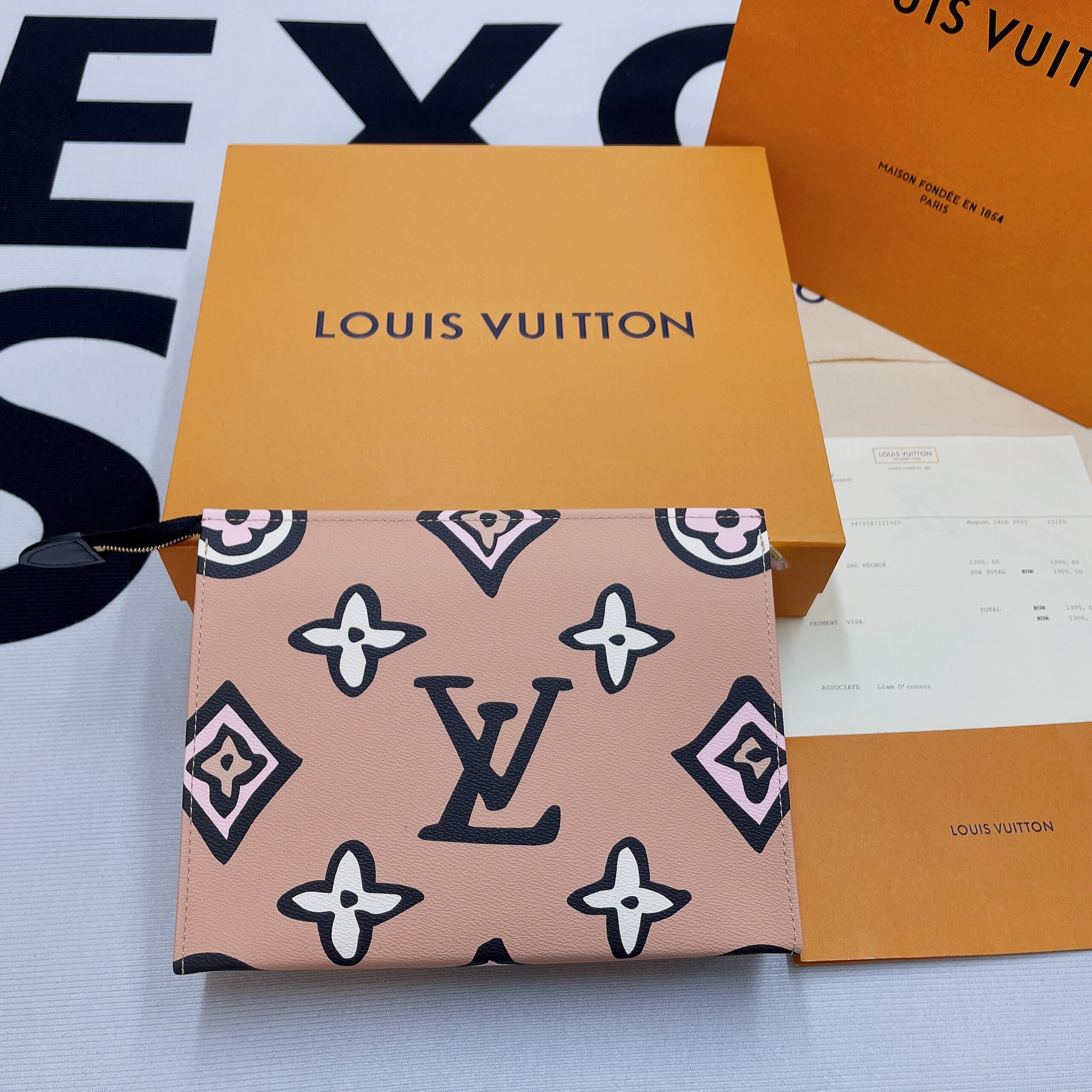 1:1 Replica Louis Vuitton Cosmetic Toiletry Pouch 26 Waxed Monogram Canvas Beige For Women, Women's Wallets 9.8in/25cm LV M80752 - Image 4